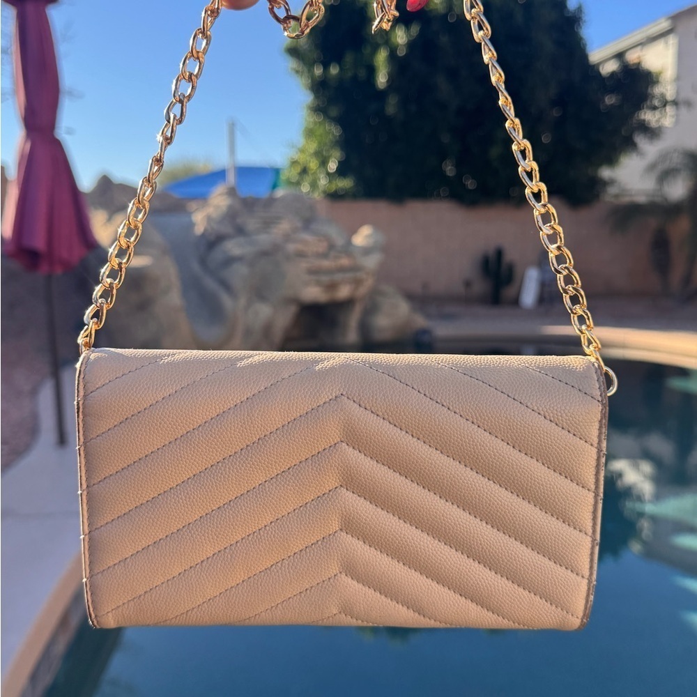 Yves Saint Laurent Cream Quilted Clutch with Gold Chain - Picture 5 of 15